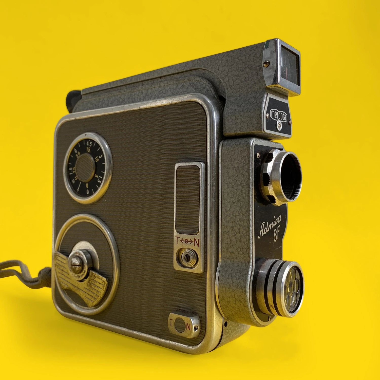 Admica 8F 8mm Vintage Cine Camera 5 Admica 8F 8mm Vintage Cine Camera - Image 4