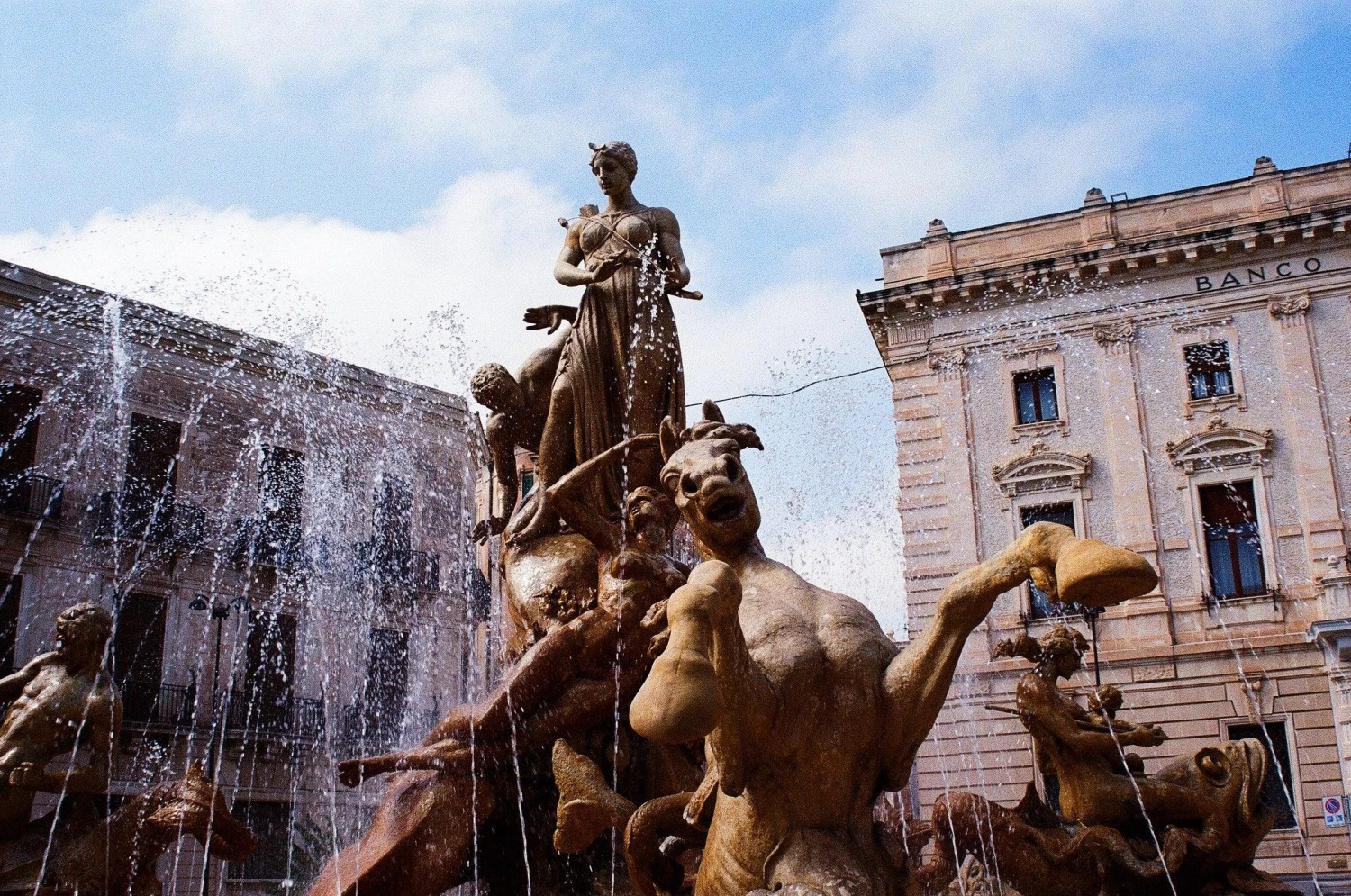 Minolta Dynax 303si AutomatIc SLR 35mm Film Camera With Auto Zoom Lens 12 Minolta Dynax 303si AutomatIc SLR 35mm Film Camera With Auto Zoom Lens - Image 10