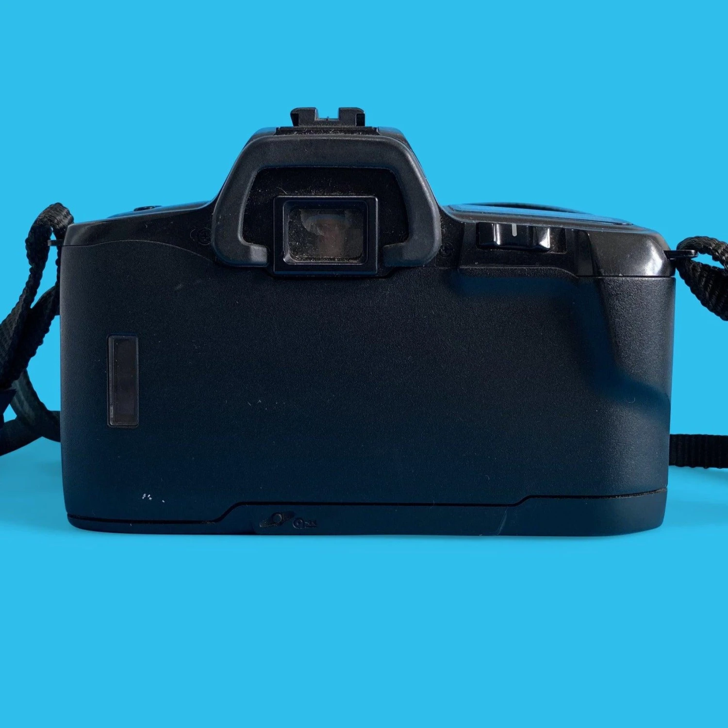 Minolta Dynax 303si AutomatIc SLR 35mm Film Camera With Auto Zoom Lens 6 Minolta Dynax 303si AutomatIc SLR 35mm Film Camera With Auto Zoom Lens - Image 4