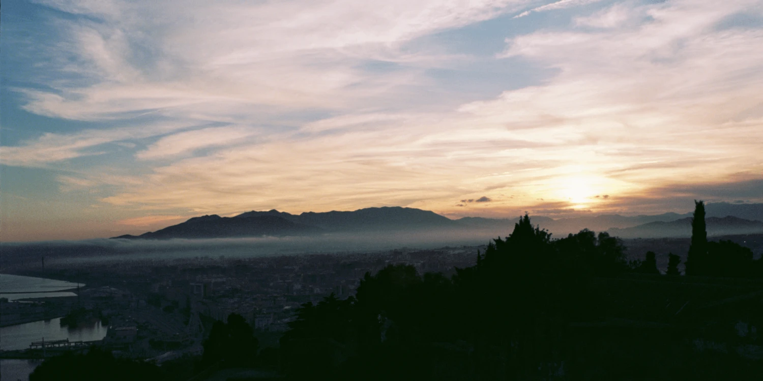 Minolta Dynax 303si AutomatIc SLR 35mm Film Camera With Auto Zoom Lens 9 Minolta Dynax 303si AutomatIc SLR 35mm Film Camera With Auto Zoom Lens - Image 7