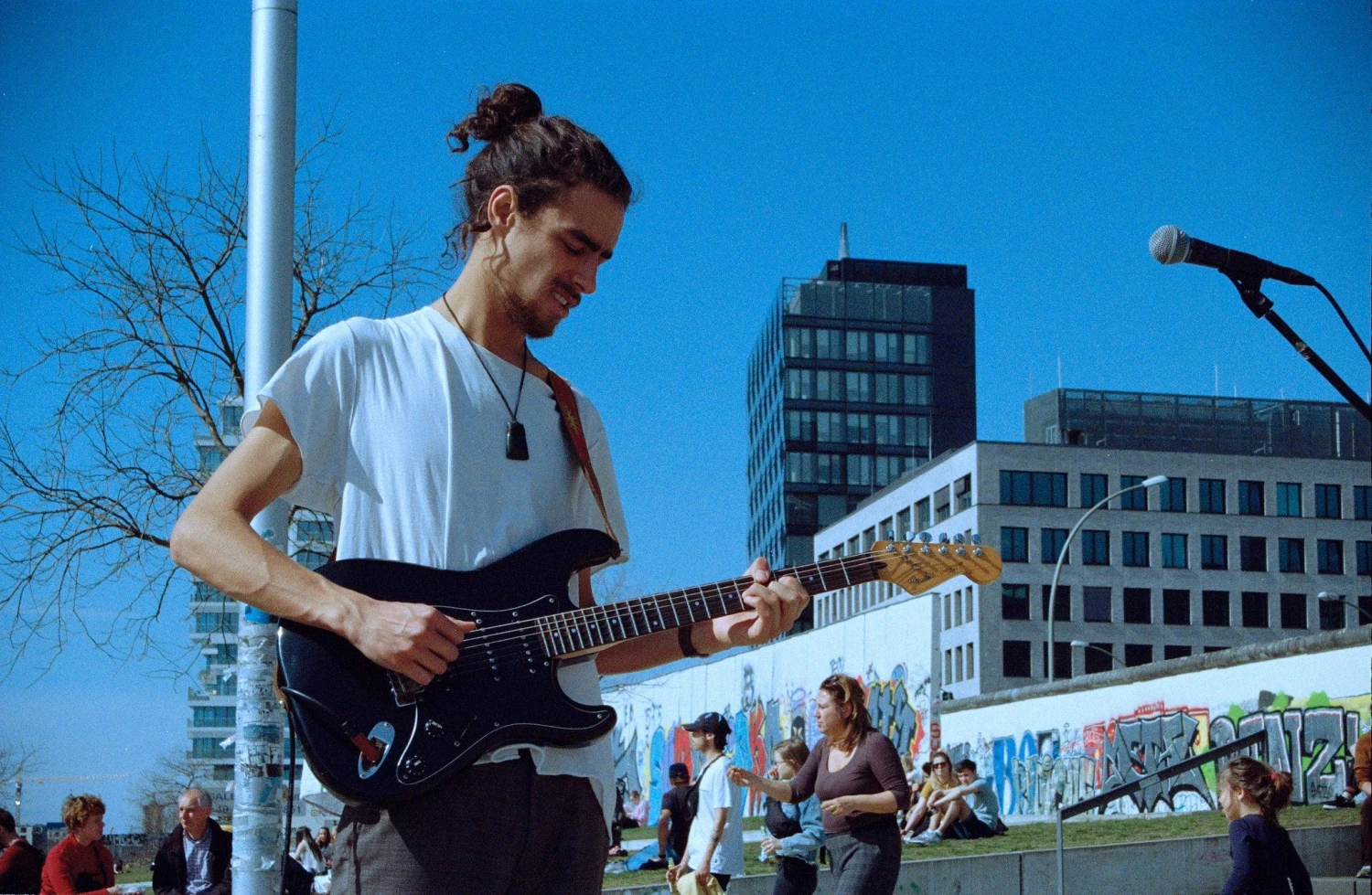 Minolta Dynax 500si Automatic 35mm SLR Film Camera - Body Only 4 Minolta Dynax 500si Automatic 35mm SLR Film Camera - Body Only - Image 2