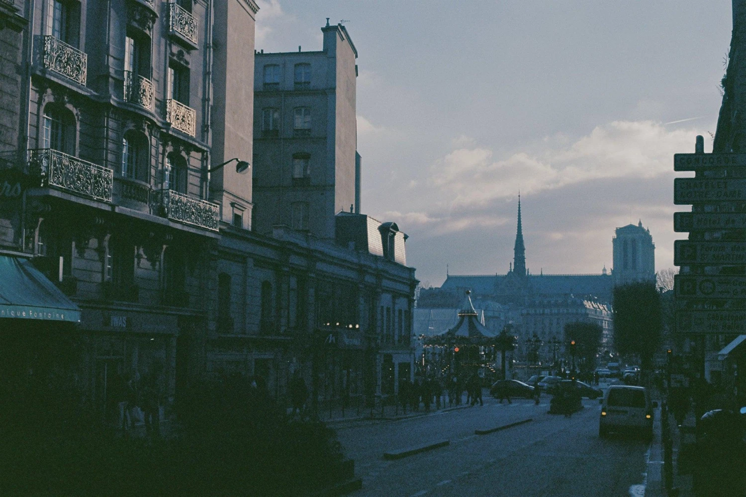 Minolta X-500 SLR 35mm Film Camera With Auto Zoom Lens 13 Minolta X-500 SLR 35mm Film Camera With Auto Zoom Lens - Image 11