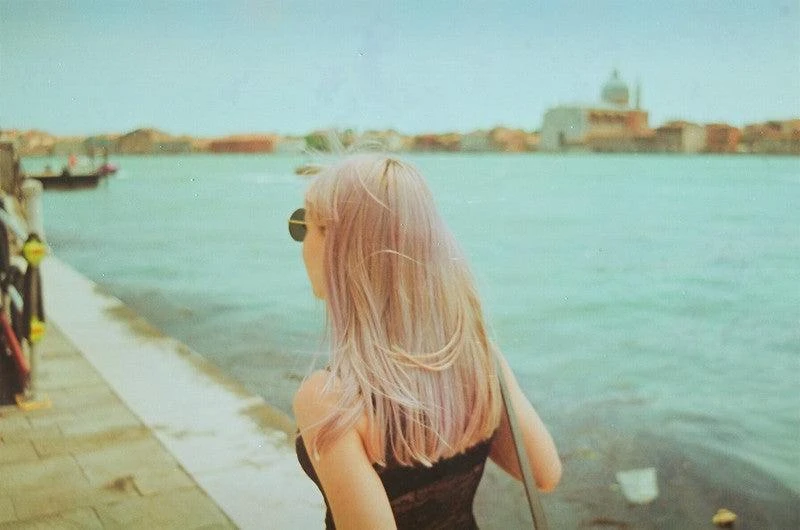 Pentax K1000 Green Leather Vintage SLR 35mm Film Camera With Pentax F/2 50mm Prime Lens 4 Pentax K1000 Green Leather Vintage SLR 35mm Film Camera With Pentax F/2 50mm Prime Lens - Image 2