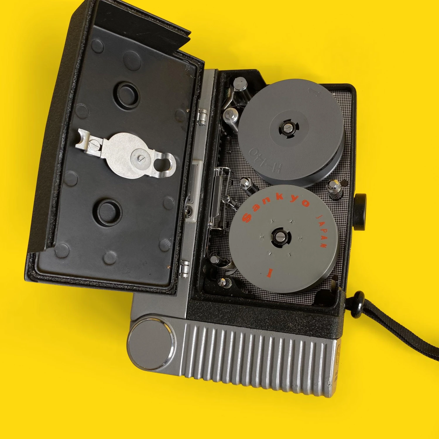 Sankyo 4X 8mm Vintage Cine Camera 6 Sankyo 4X 8mm Vintage Cine Camera - Image 4